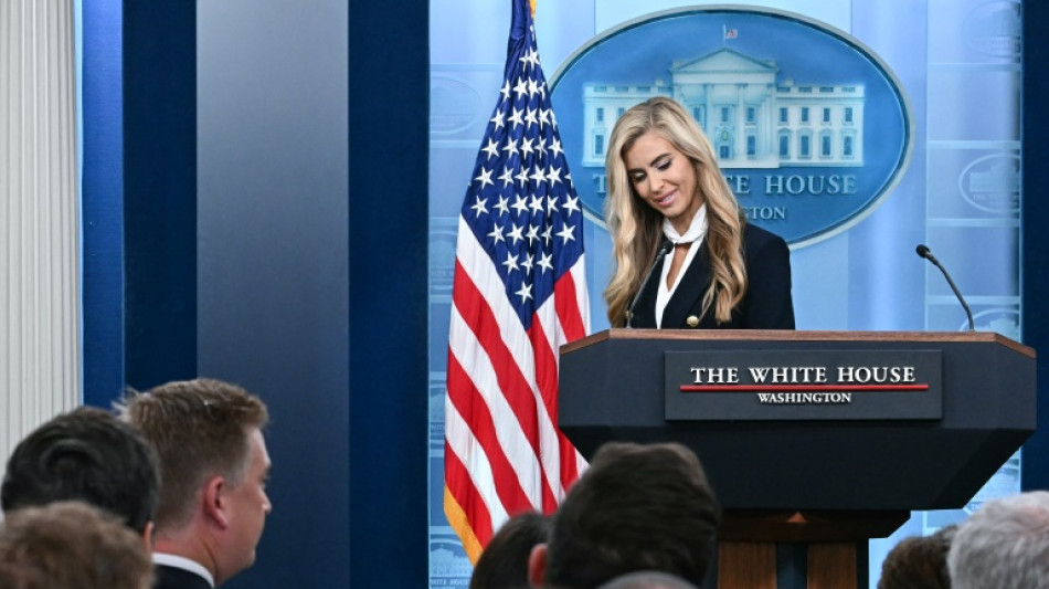 La nueva jefa de prensa de Trump minimiza el potencial de China porque carece de "ba&ntilde;os adecuados"