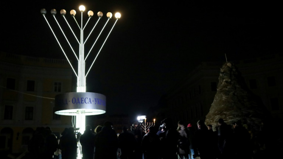Les juifs d'Ukraine c&eacute;l&egrave;brent la "F&ecirc;te des lumi&egrave;res" en plein black-out