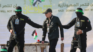 Hamas &uuml;bergibt dritte Geisel an Rotes Kreuz