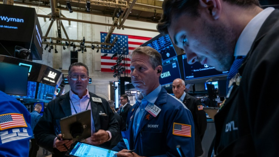 Wall Street en ordre dispers&eacute;, le Nasdaq d&eacute;visse, record pour le Dow Jones
