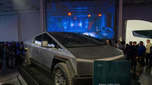 Musk pr&eacute;sente, en fanfare, son Cybertruck, "l'objet le plus exceptionnel sur la route"