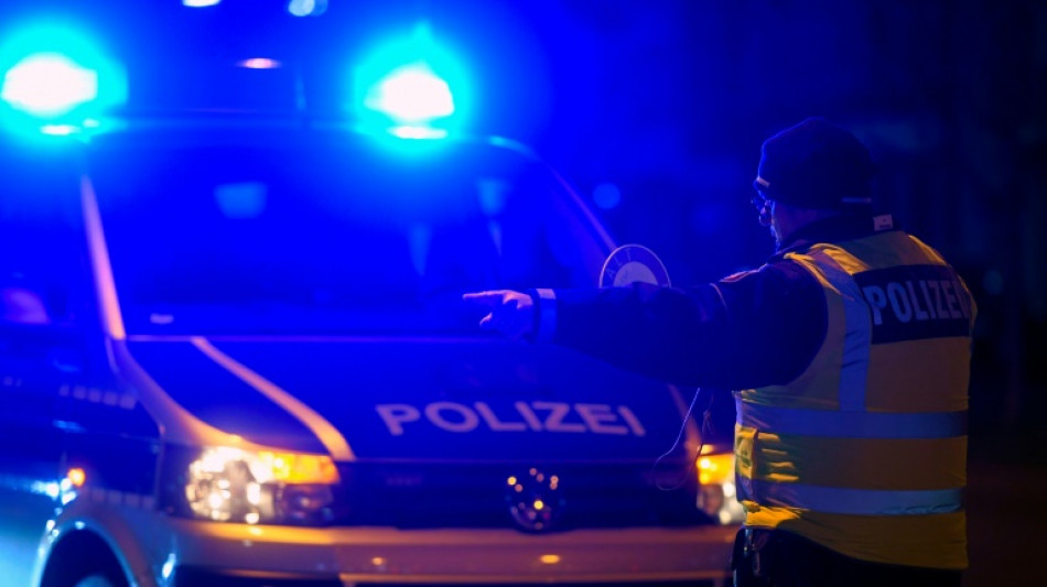 Betrunkener Fu&szlig;ballfan f&auml;llt in Rheinland-Pfalz schlafend aus Wohnmobil