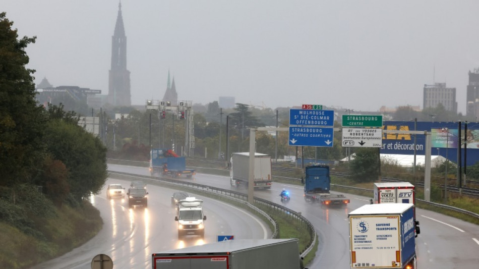 Alsace: op&eacute;ration escargot contre un projet de taxe poids lourds