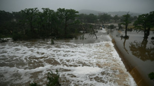 Intensa búsqueda de niñas desaparecidas en Texas por inundaciones que dejan 43 muertos