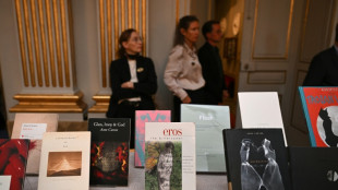 Nobel premia a obra 'audaciosa' da poetisa canadense Anne Carson