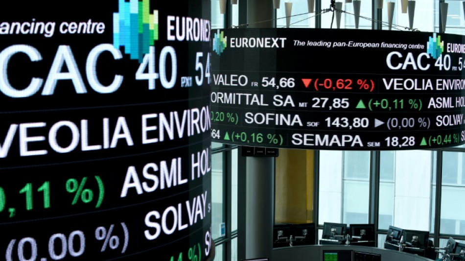 La Bourse de Paris ignore la situation politique