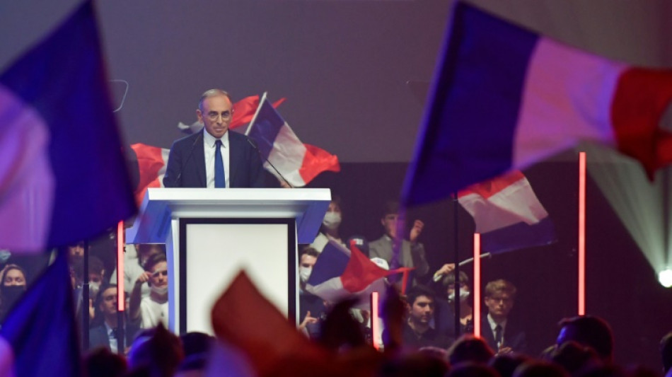 Pr&eacute;sidentielle: en meetings, Zemmour critique "l'assistanat" et Le Pen attaque Macron
