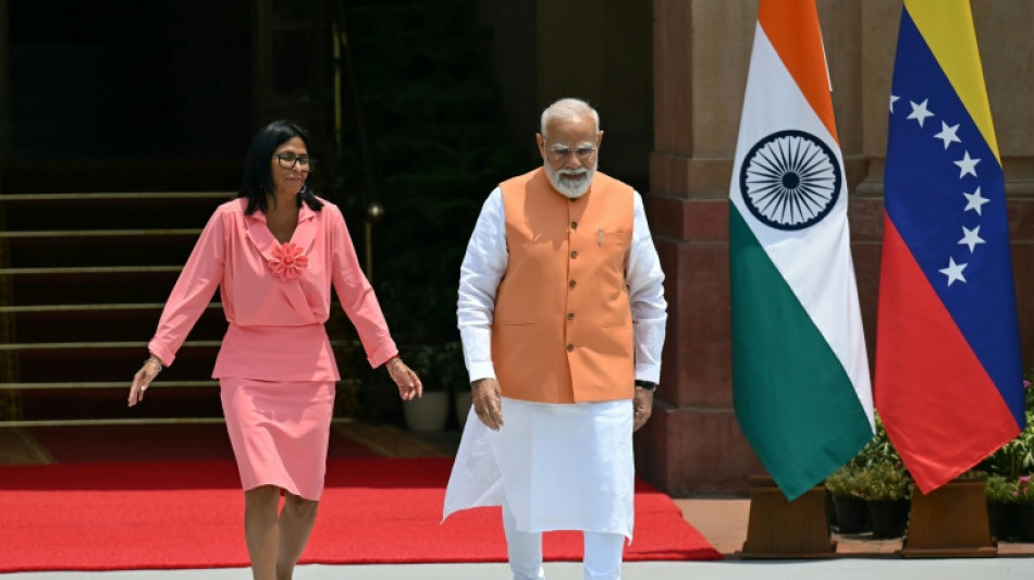 Presidenta interina de Venezuela recibe bienvenida con alfombra roja en India