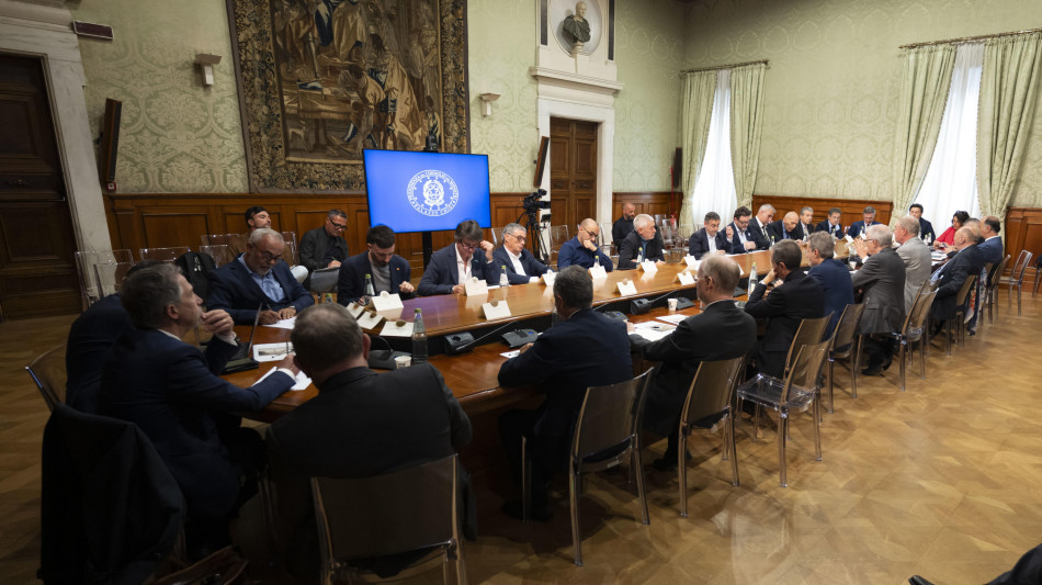 Sindacati convocati a Palazzo Chigi venerdì sull'ex Ilva