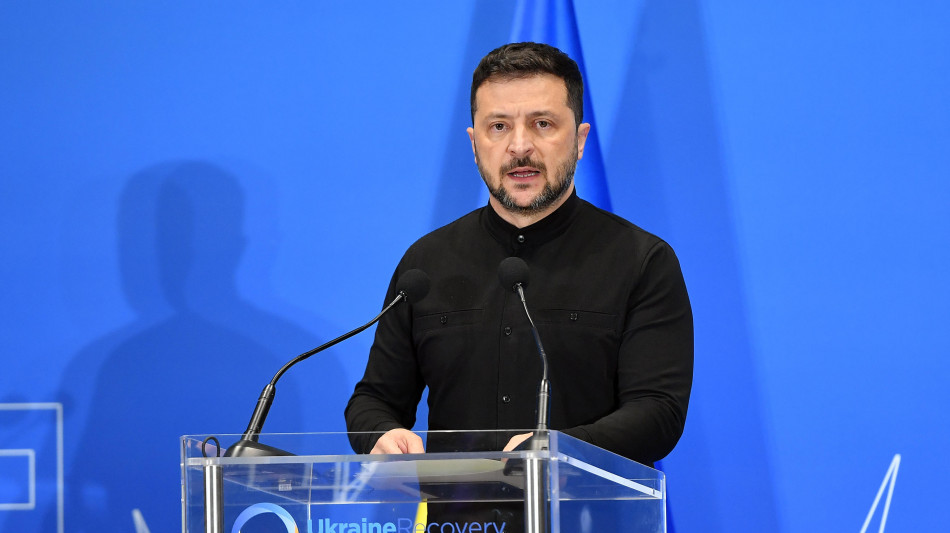 Zelensky, il mondo spinga per cambio di regime in Russia