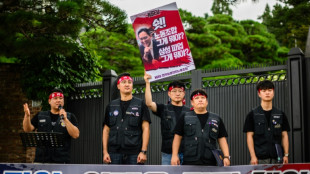 Gr&egrave;ve chez Samsung: des dirigeants syndicaux protestent devant la maison du PDG