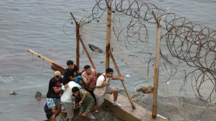 Unos 40.000 migrantes llegan a Ceuta desde Marruecos, Pedro S&aacute;nchez acude a la frontera