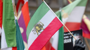 Ir&atilde; promete volta gradual da internet e clem&ecirc;ncia a jovens manifestantes 'enganados'