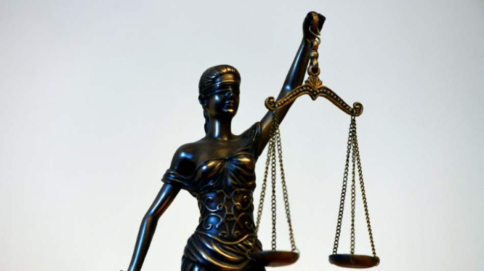 Riesiges Waffenarsenal: Prozess gegen drei Angeklagte in Wuppertal begonnen