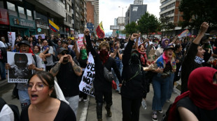 Miles se manifiestan en Colombia en la primera protesta contra el gobierno derechista