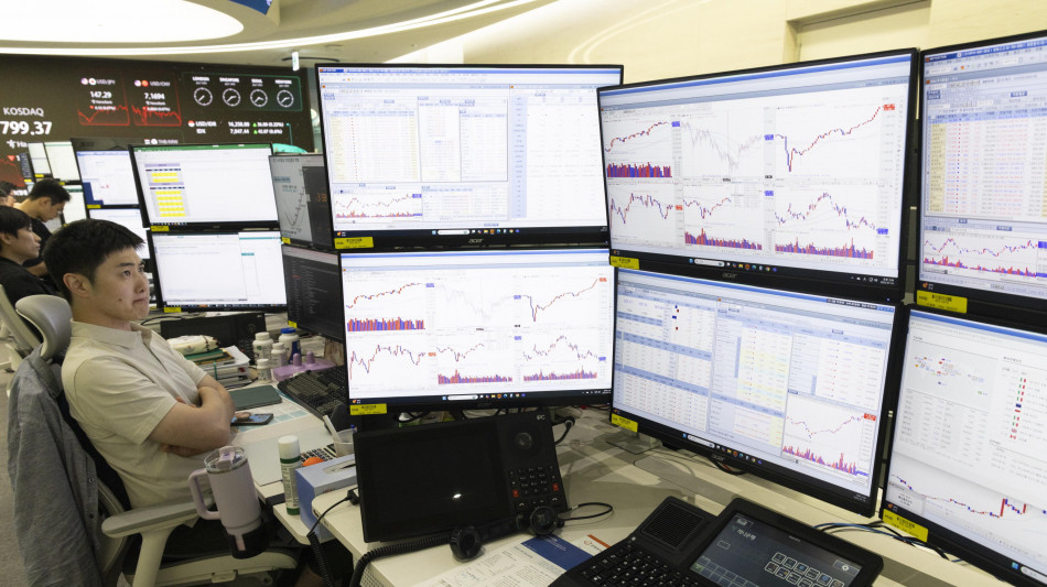 Borsa: l'Asia chiude in rialzo con accordo sui dazi, vola Tokyo
