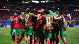 Pa&iacute;ses Baixos e Marrocos fazem duelo de amizades perigosas por vaga nas oitavas da Copa