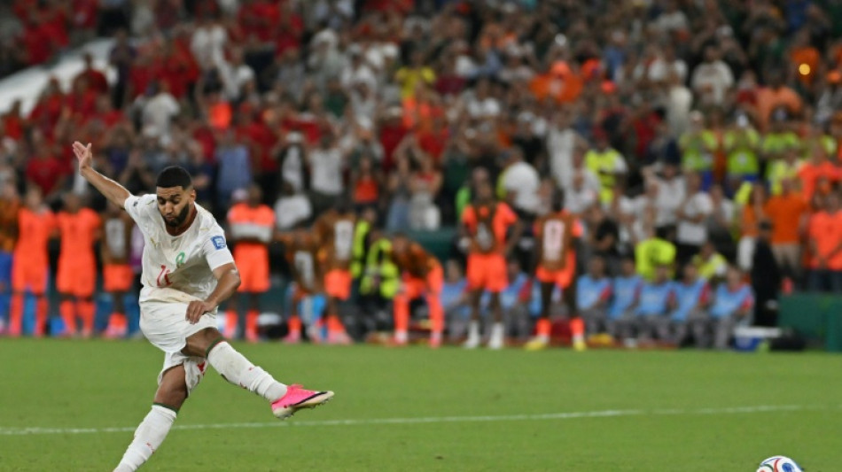 Marrocos vence Pa&iacute;ses Baixos nos p&ecirc;naltis e vai &agrave;s oitavas da Copa