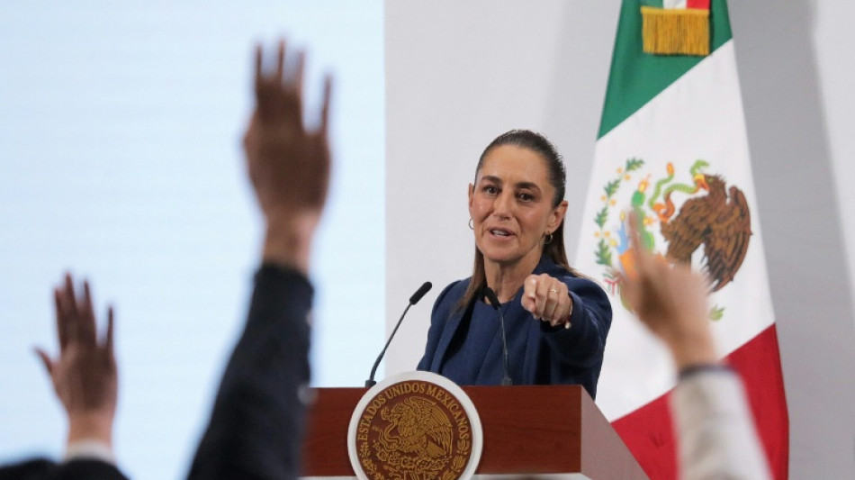 Claudia Sheinbaum celebra um ano na Presidência do México com multidão de apoiadores