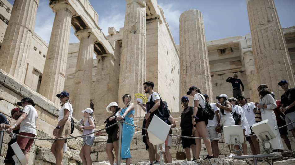 Grecia: acropoli di Atene oggi chiusa nelle ore pi&ugrave; calde