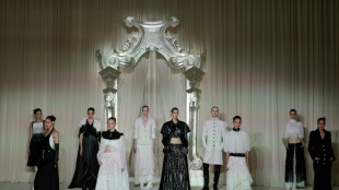 Chanel propone un invierno confortable, Juana Martín invoca el fervor andaluz