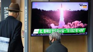 Corea del Norte dispara "nuevo tipo" de misil, asegura Se&uacute;l