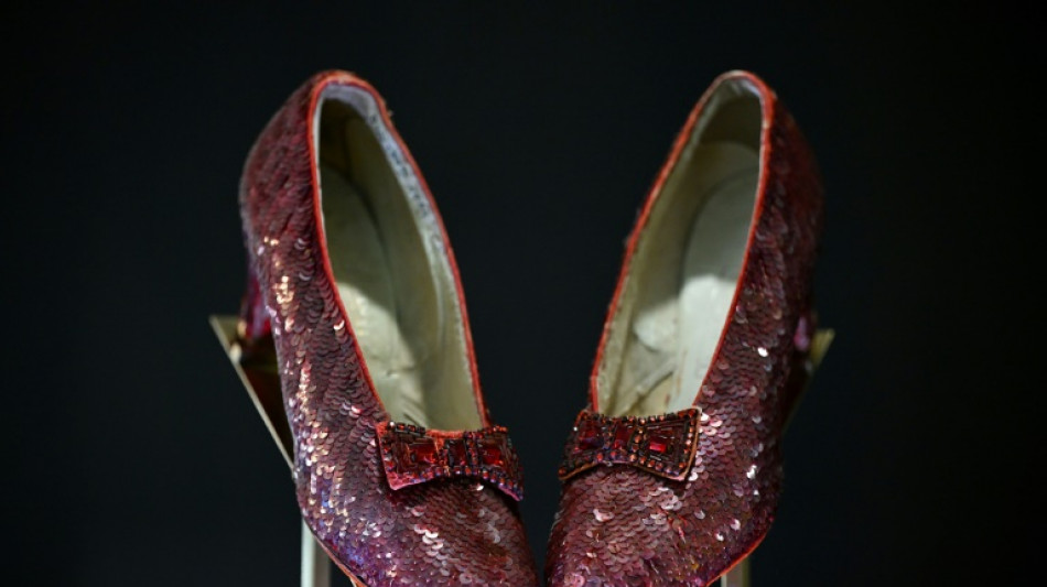 Los zapatos rojos usados en "El Mago de Oz" ser&aacute;n subastados en diciembre