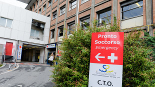 Incendio in una palazzina del Torinese, morta 28enne