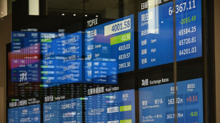 Borsa: l'Asia debole su incertezza petrolio e Ai, Singapore -1,2%