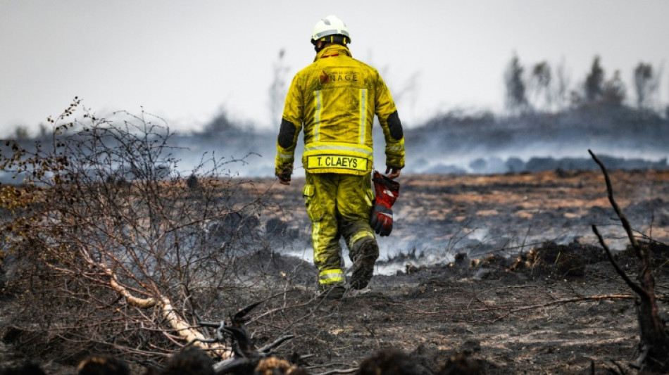 Firefighters in 'decisive' push to encircle Belgian wildfire