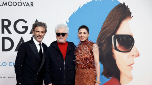 Almod&oacute;var y su "Amarga Navidad" entran en escena en Cannes