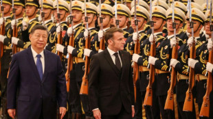 Ukraine, commerce: Macron entre dans le vif du sujet avec Xi à Pékin
