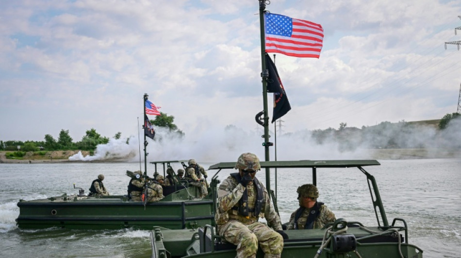 Les Etats-Unis r&eacute;duisent leur pr&eacute;sence militaire en Europe, mais sans "retrait"