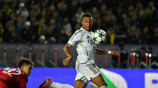 Ligue des champions: un triplé de Kylian Mbappé porte le Real aux confins de l'Europe